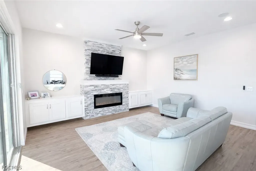 2660 Stonyhill Court Cape Coral FL 33993