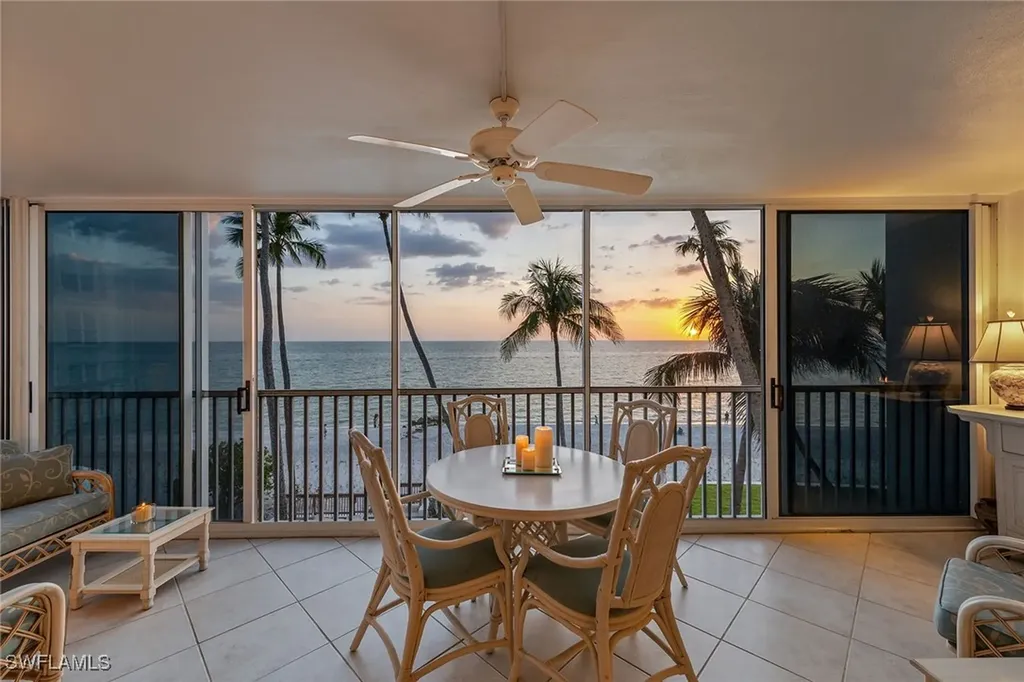 Naples FL, 1275 Gulf Shore Boulevard N, Unit 301