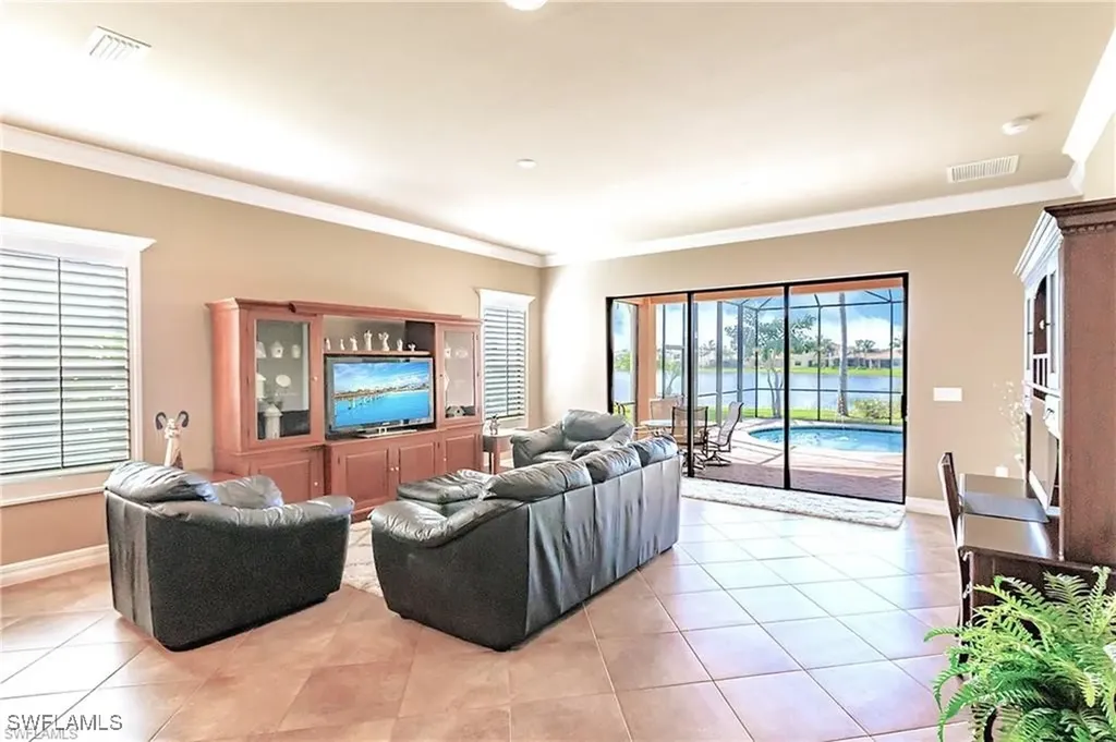 3812 Columbia Court Naples FL 34119
