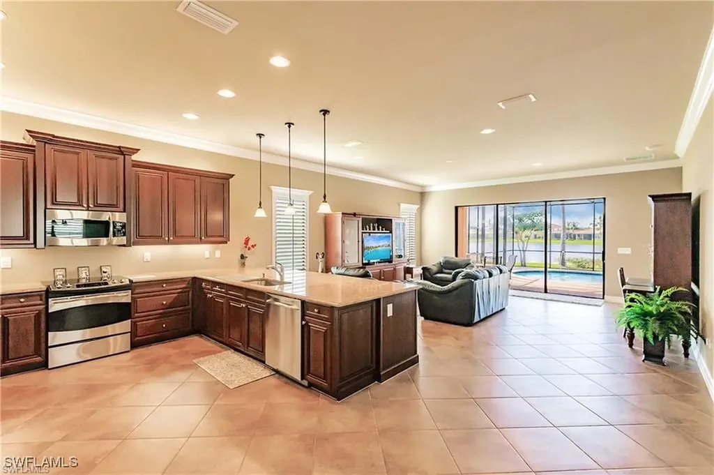 3812 Columbia Court Naples FL 34119