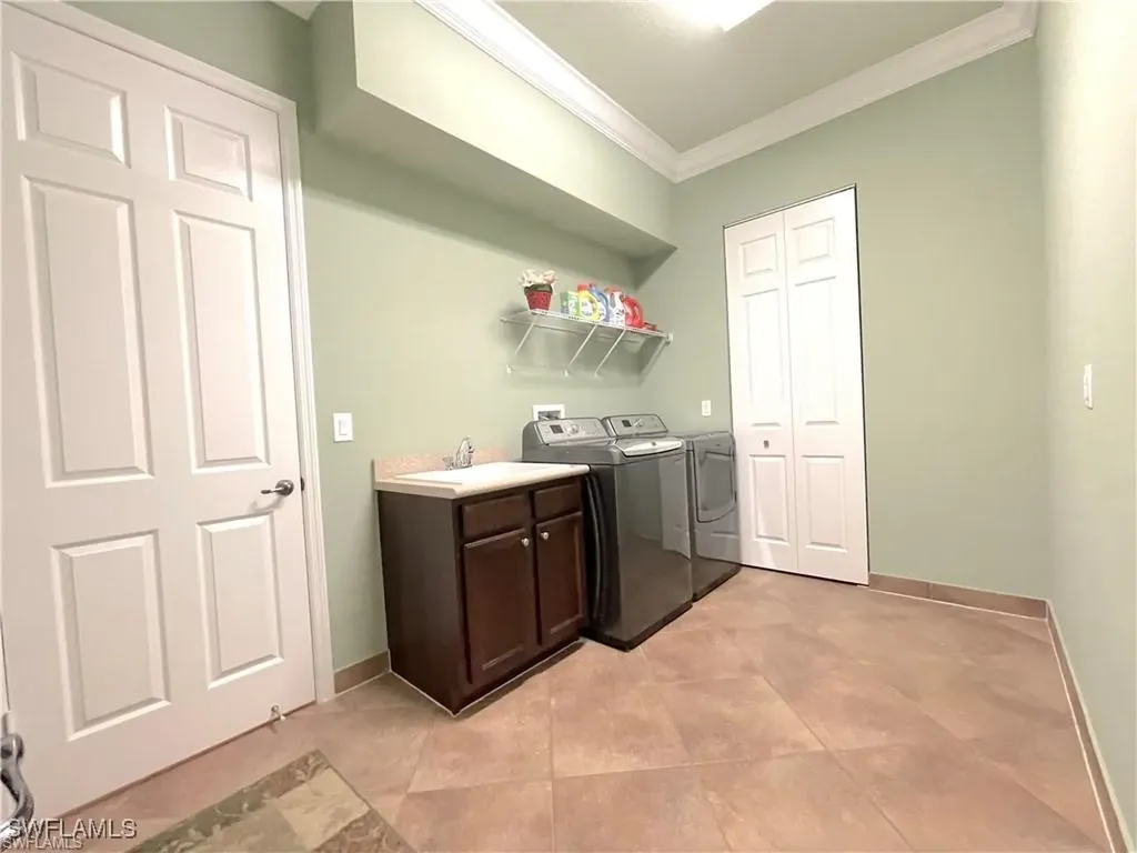 3812 Columbia Court Naples FL 34119