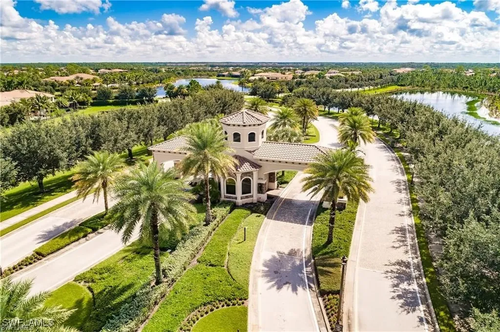 3812 Columbia Court Naples FL 34119
