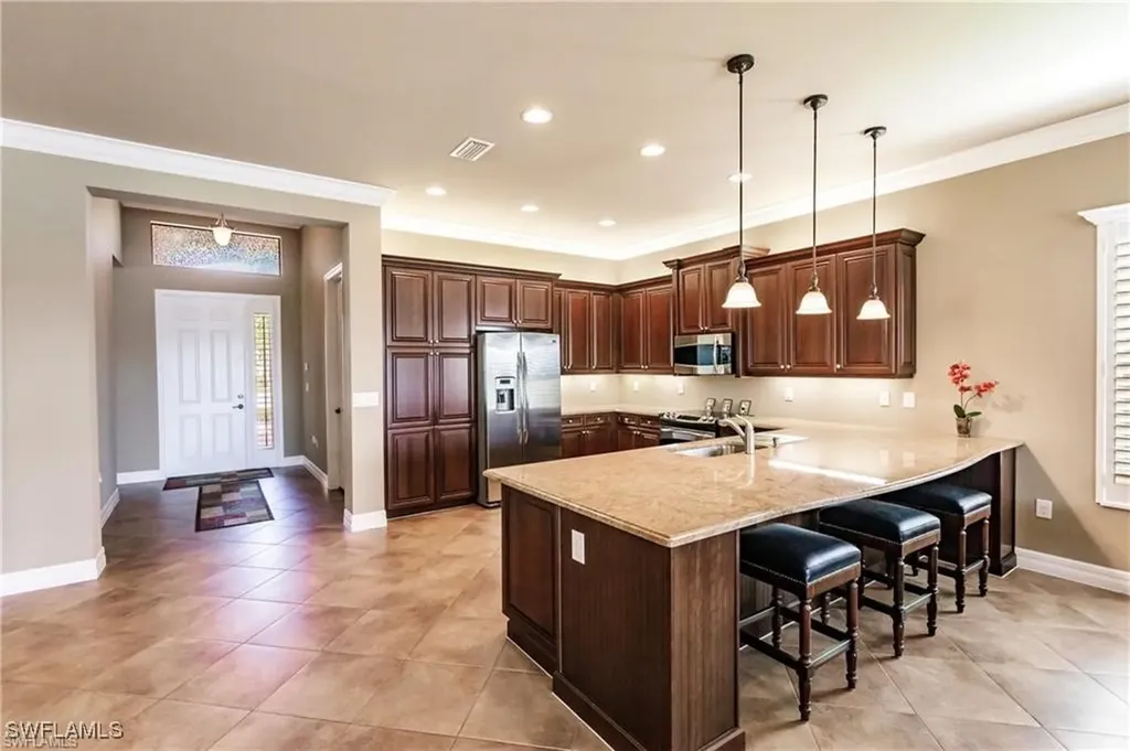 3812 Columbia Court Naples FL 34119