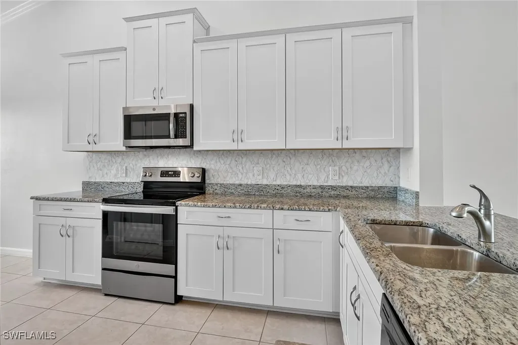 9386 Pocida Court Naples FL 34119