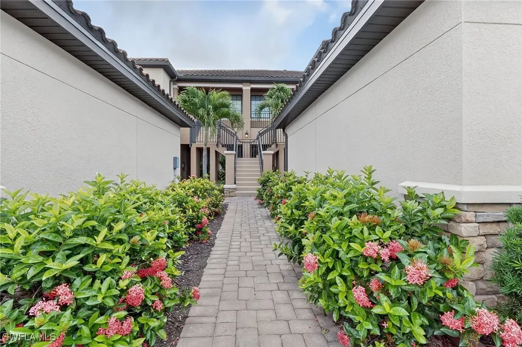 9386 Pocida Court Naples FL 34119