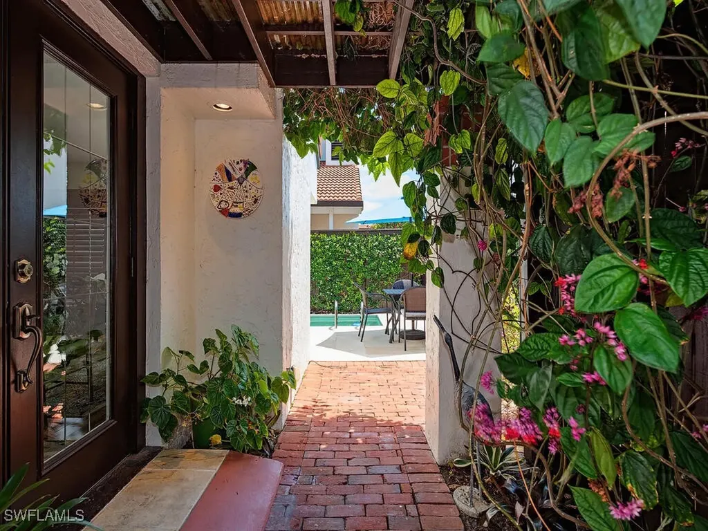 Naples FL, 515 Bay Villas Lane