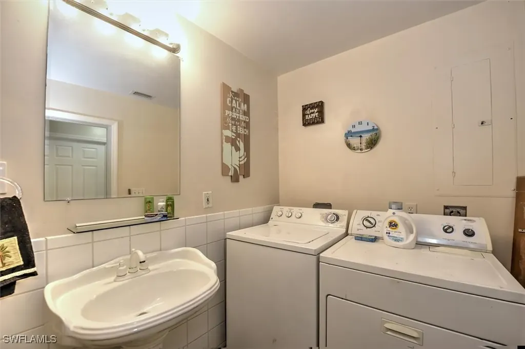 725 Sesame Court Cape Coral FL 33904