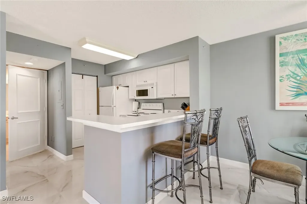 1265 Wildwood Lakes Boulevard Naples FL 34104