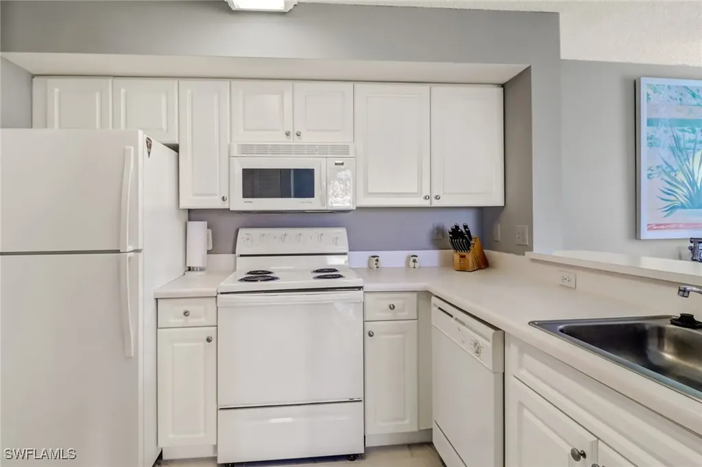 1265 Wildwood Lakes Boulevard Naples FL 34104