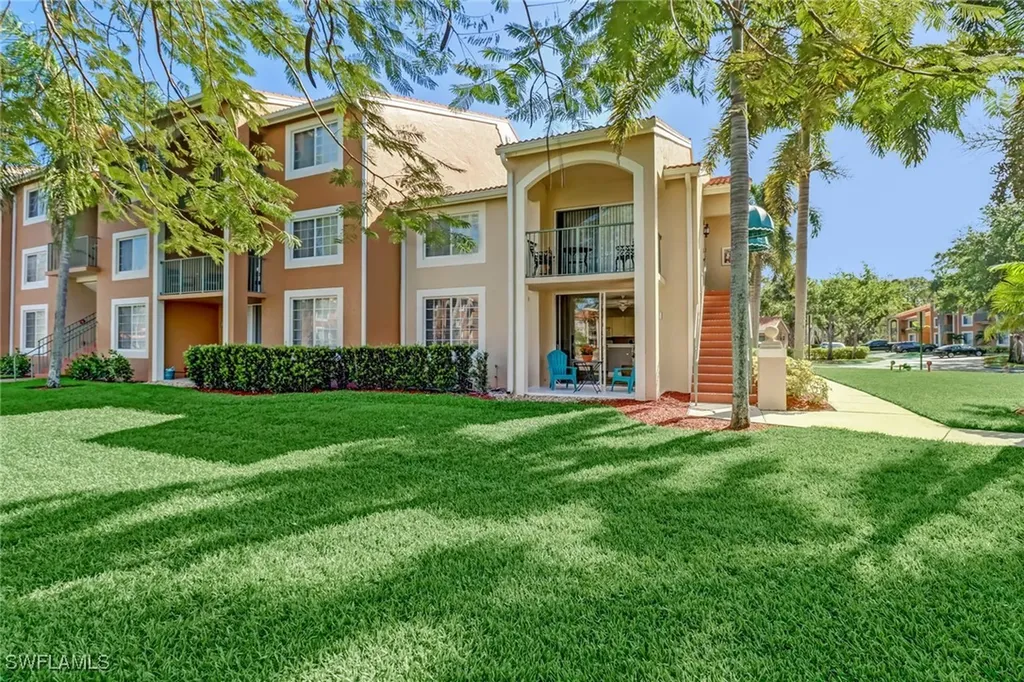 1265 Wildwood Lakes Boulevard Naples FL 34104