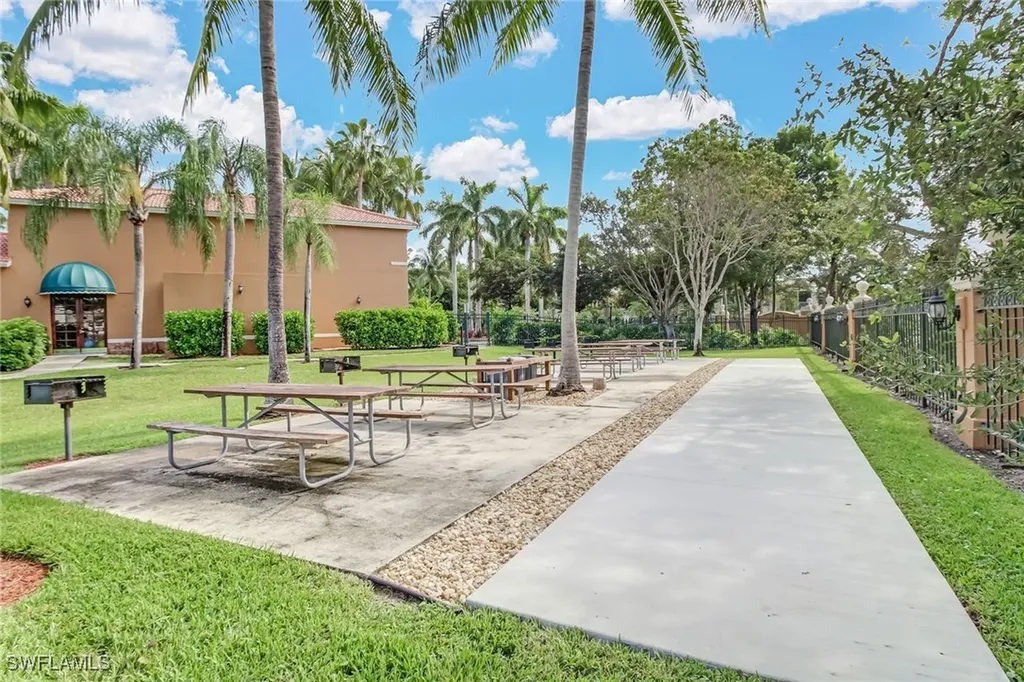 1265 Wildwood Lakes Boulevard Naples FL 34104