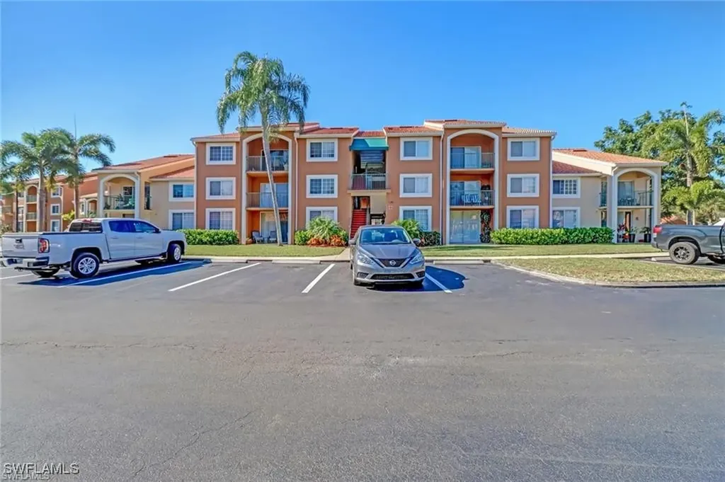 1265 Wildwood Lakes Boulevard Naples FL 34104