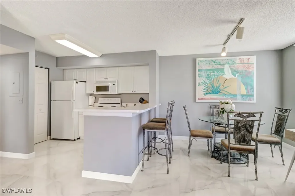 1265 Wildwood Lakes Boulevard Naples FL 34104