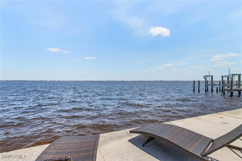 2803 SE 22nd Place Cape Coral FL 33904