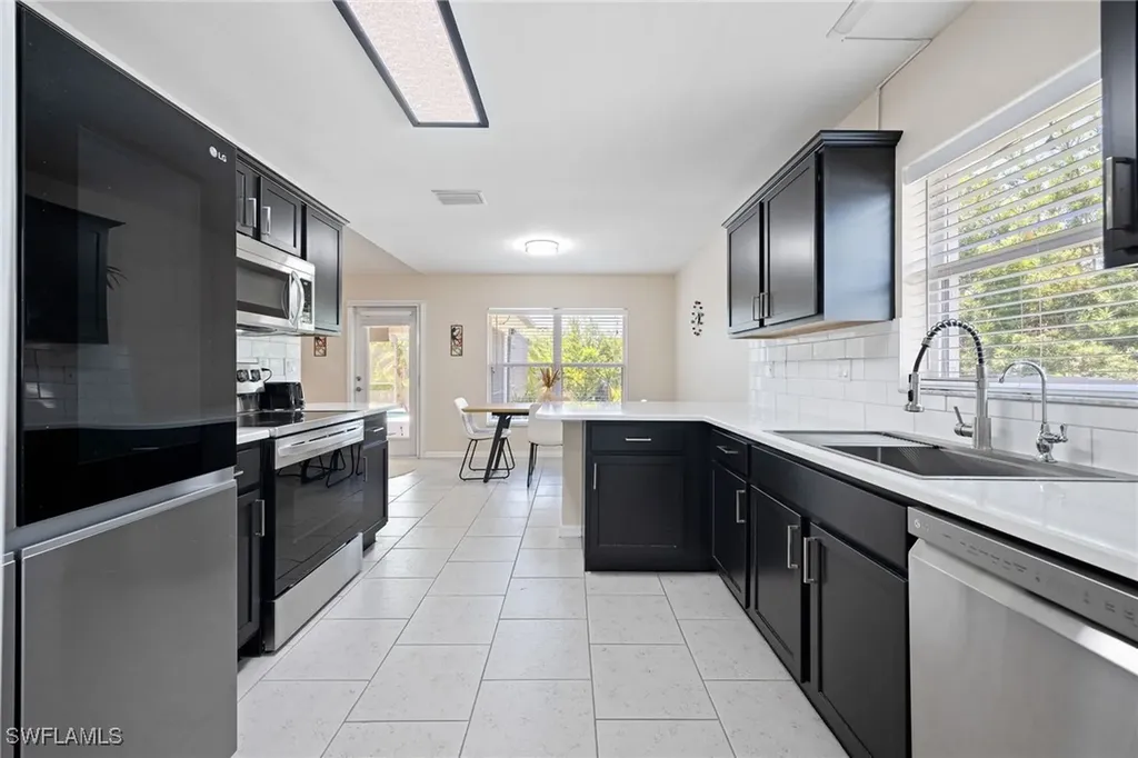 2805 NW 4th Street Cape Coral FL 33993
