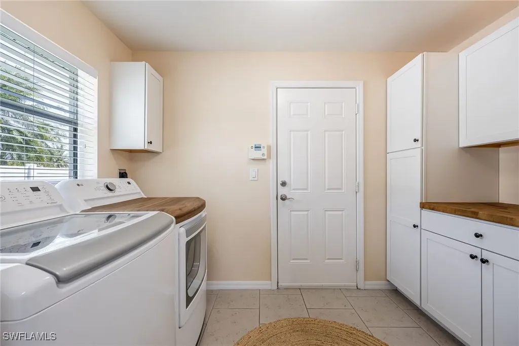 2805 NW 4th Street Cape Coral FL 33993