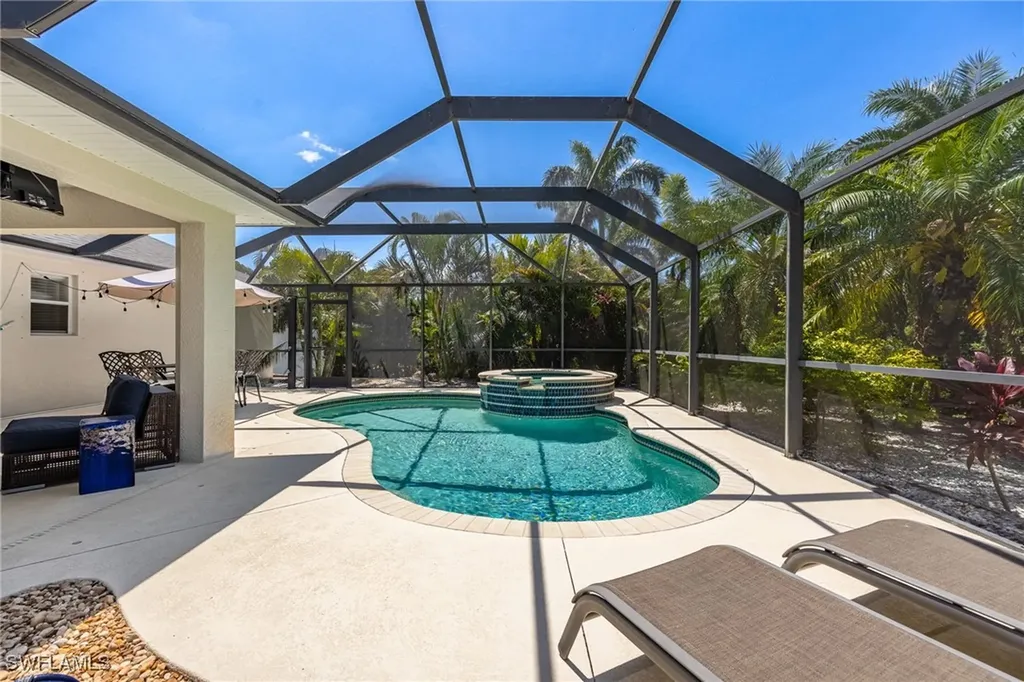 2805 NW 4th Street Cape Coral FL 33993