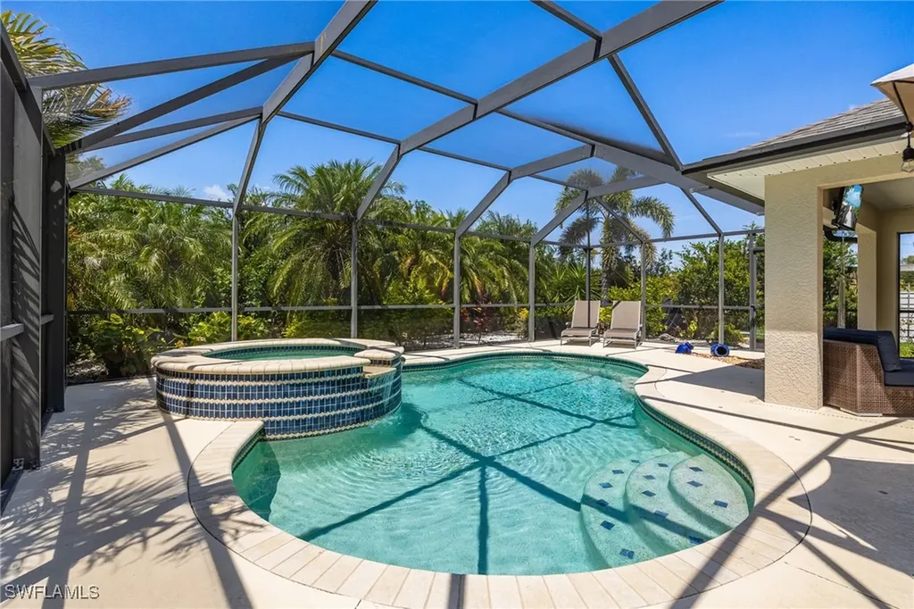 2805 NW 4th Street Cape Coral FL 33993