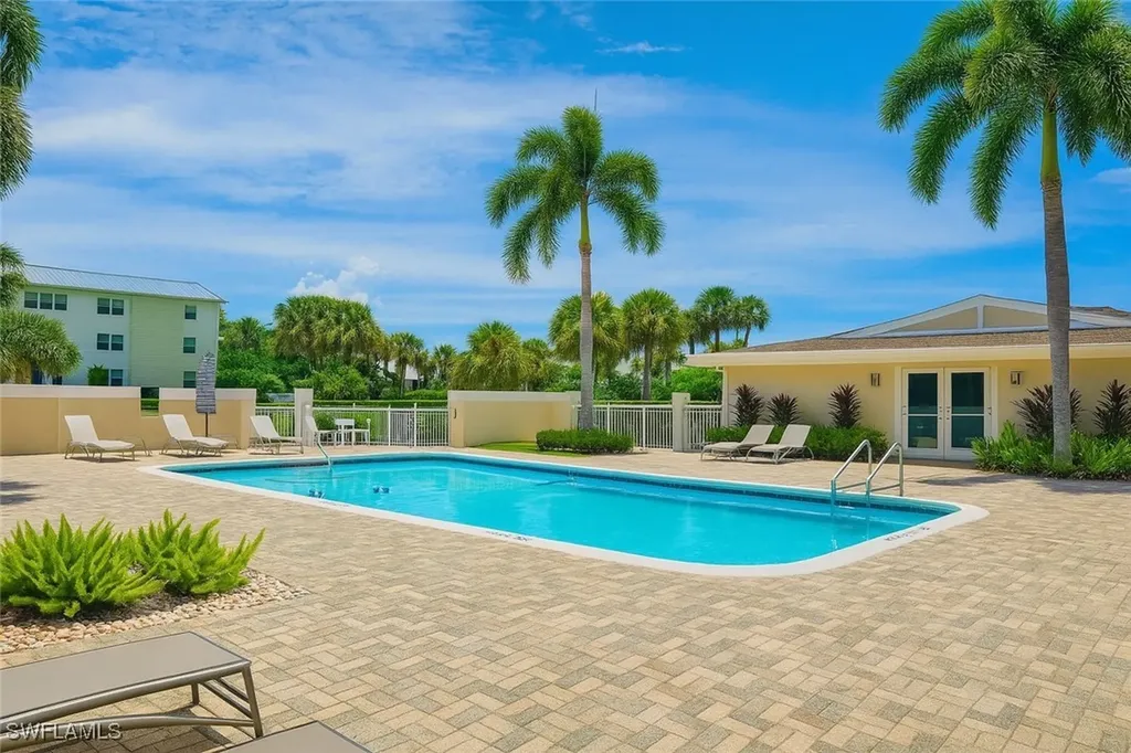 530 Broad Avenue S Naples FL 34102