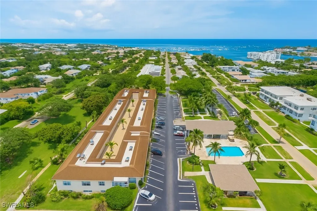 530 Broad Avenue S Naples FL 34102