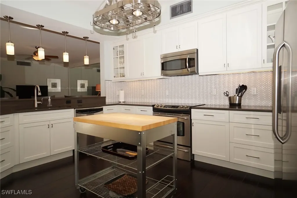 450 Bayfront Place Naples FL 34102-6468