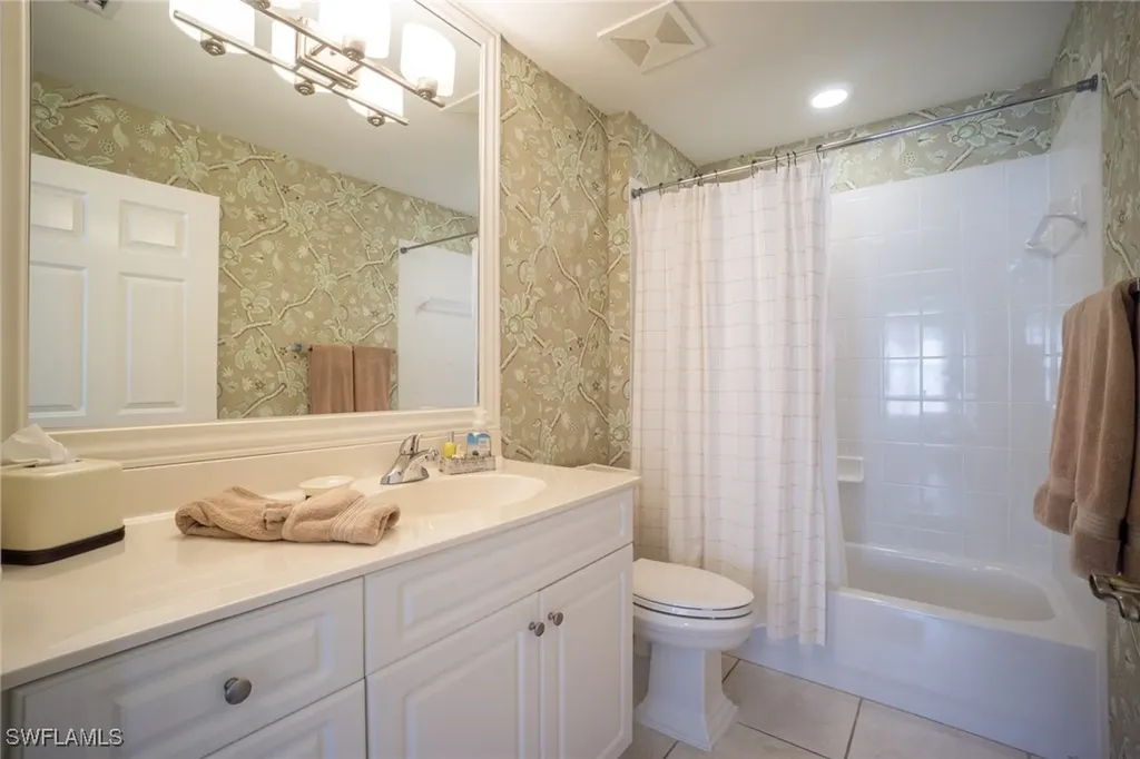 450 Bayfront Place Naples FL 34102-6468