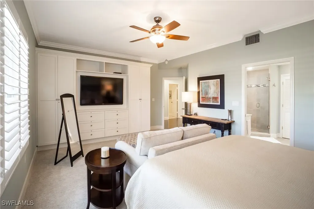 450 Bayfront Place Naples FL 34102-6468