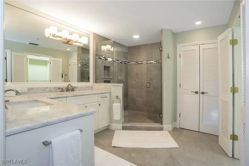 450 Bayfront Place Naples FL 34102-6468