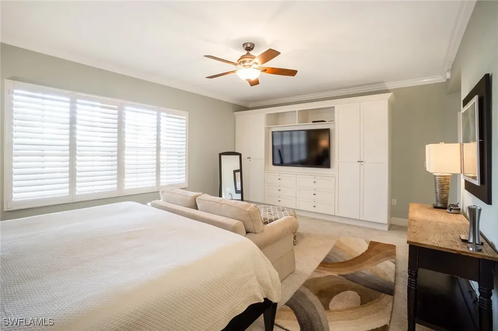 450 Bayfront Place Naples FL 34102-6468