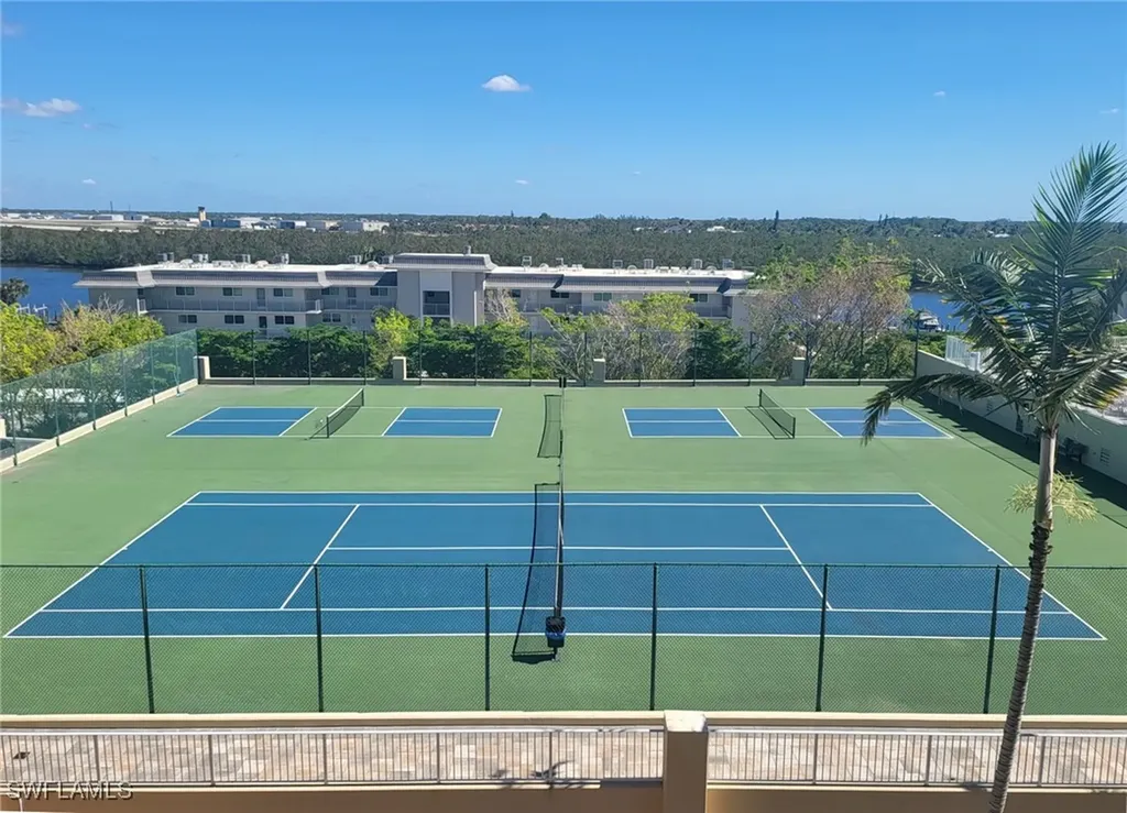 450 Bayfront Place Naples FL 34102-6468