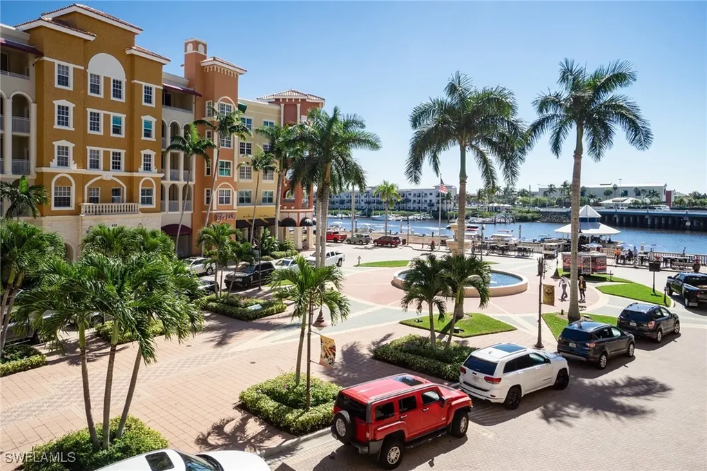 450 Bayfront Place Naples FL 34102-6468