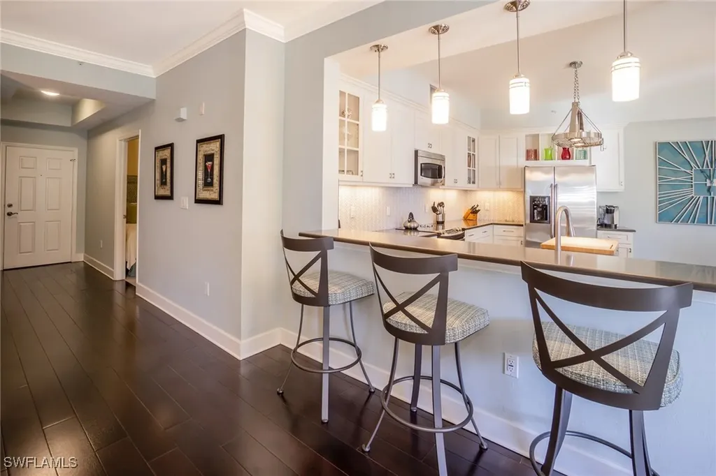 450 Bayfront Place Naples FL 34102-6468