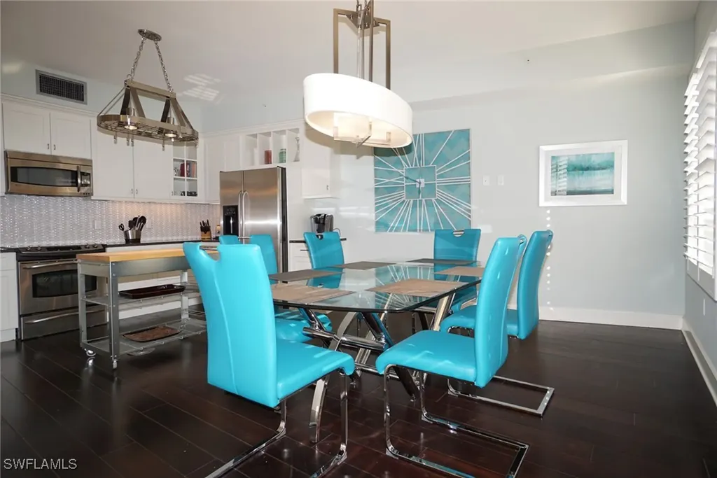 450 Bayfront Place Naples FL 34102-6468