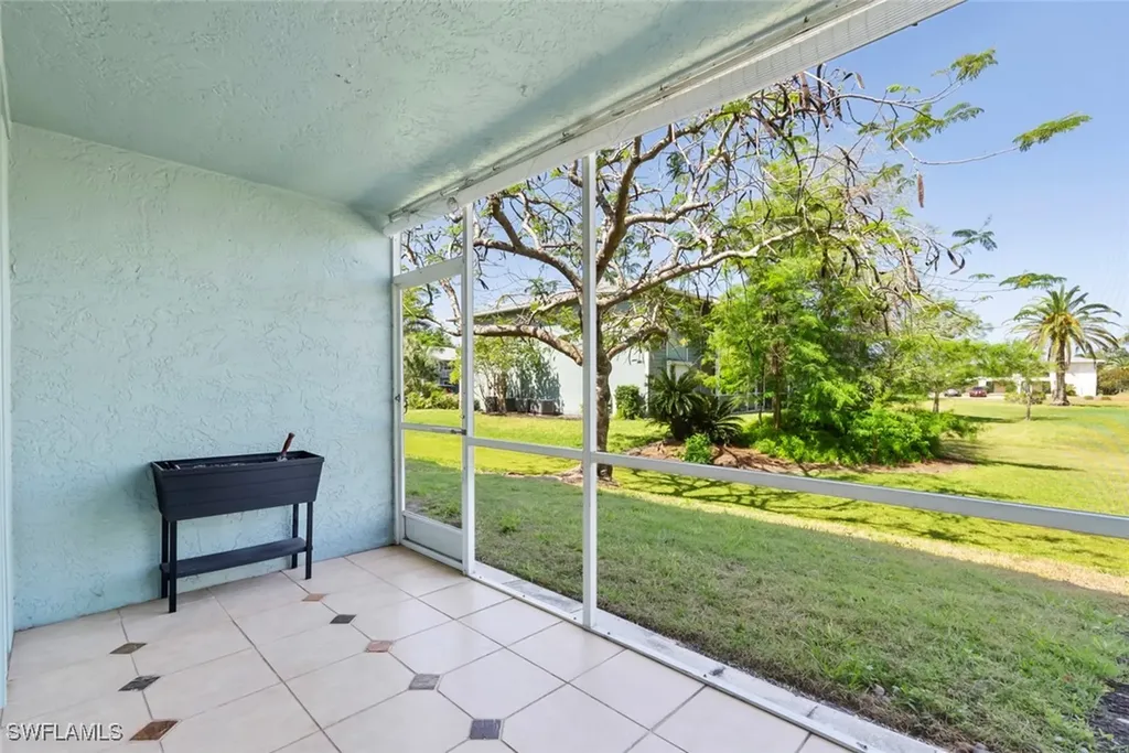 138 Cypress Way E Naples FL 34110