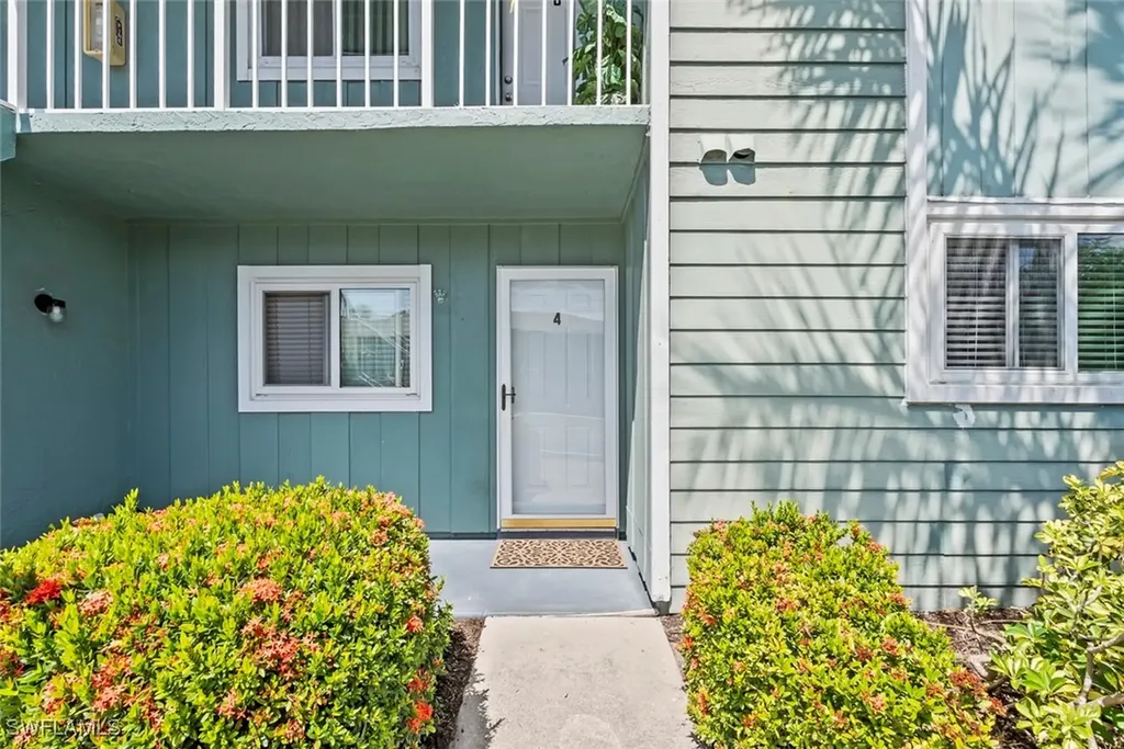 138 Cypress Way E Naples FL 34110