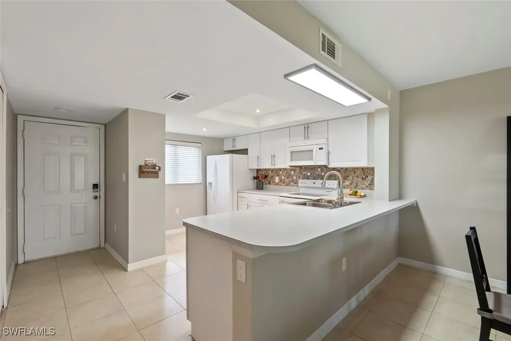 138 Cypress Way E Naples FL 34110