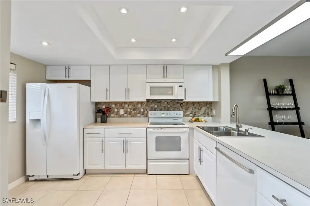 138 Cypress Way E Naples FL 34110