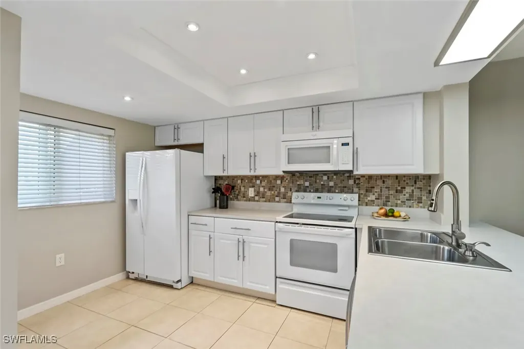 138 Cypress Way E Naples FL 34110