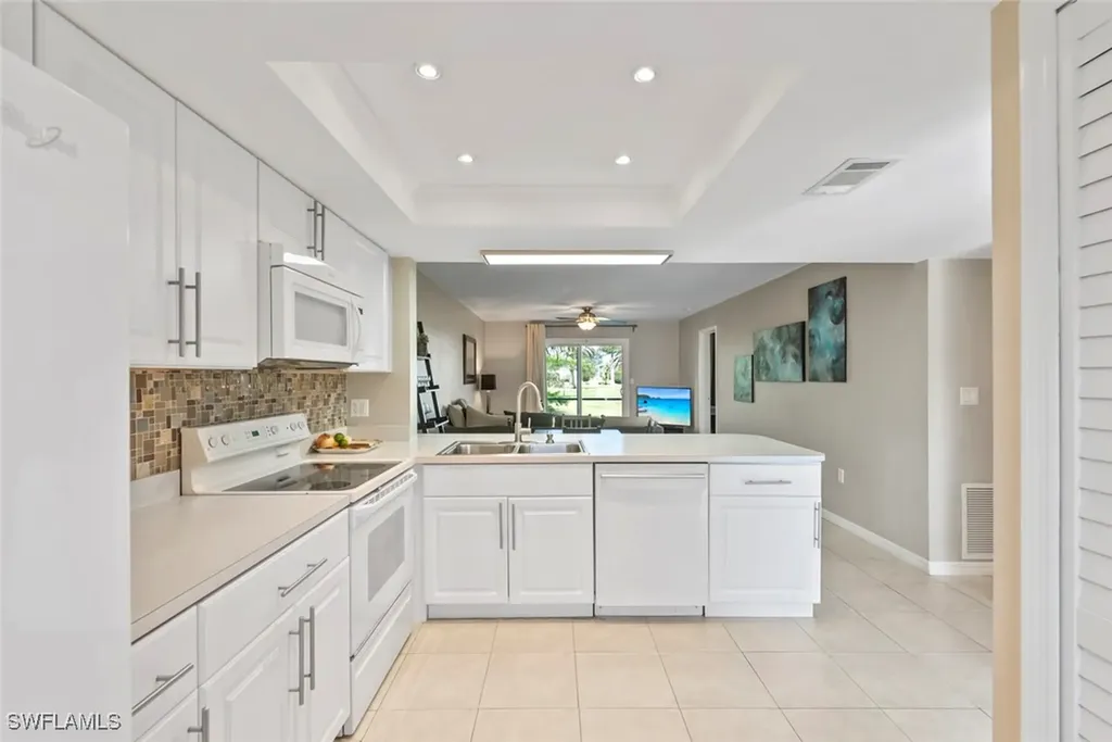 138 Cypress Way E Naples FL 34110