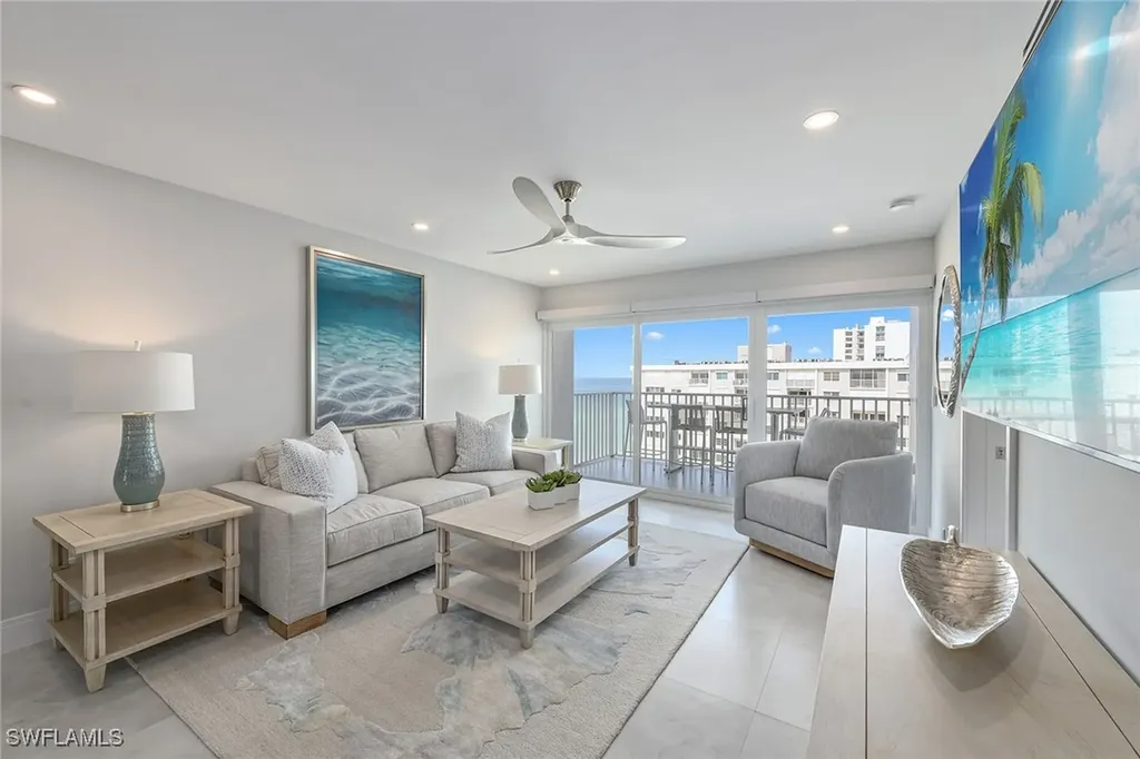 Naples FL, 3443 Gulf Shore Boulevard N, Unit 813
