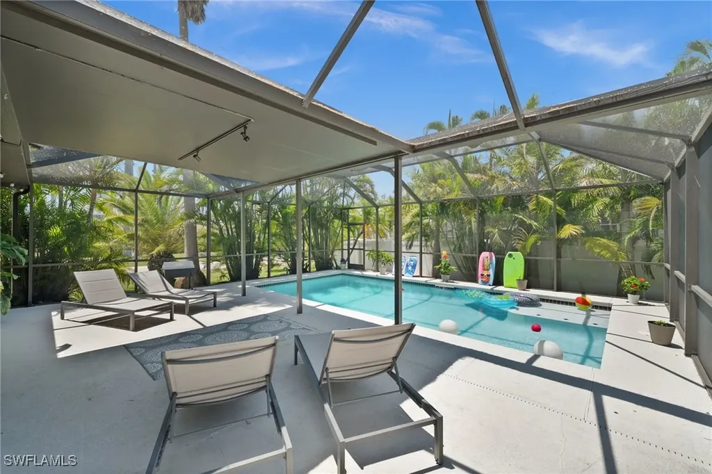 2017 Cape Coral Parkway W Cape Coral FL 33914