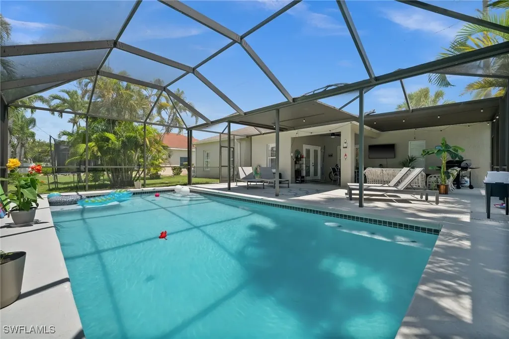 2017 Cape Coral Parkway W Cape Coral FL 33914