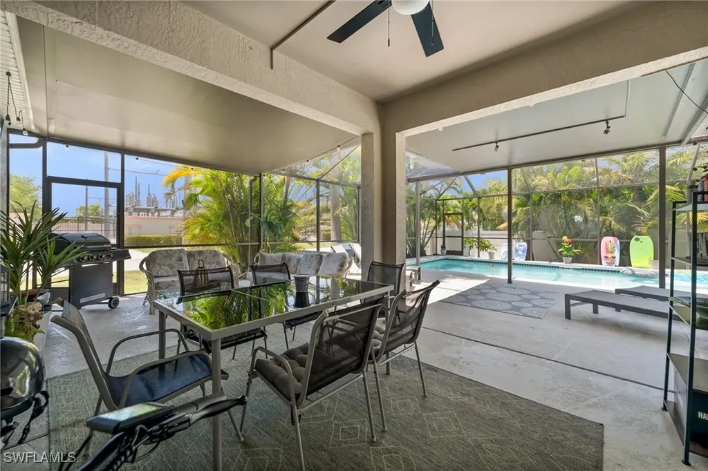 2017 Cape Coral Parkway W Cape Coral FL 33914