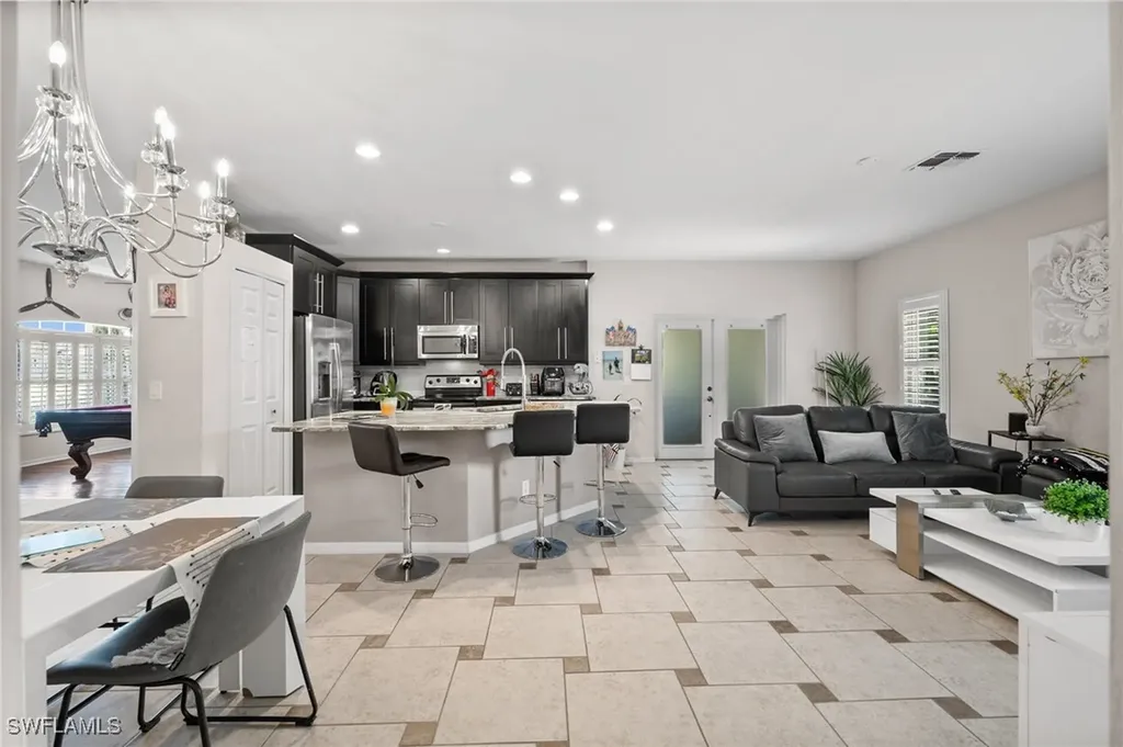 2017 Cape Coral Parkway W Cape Coral FL 33914