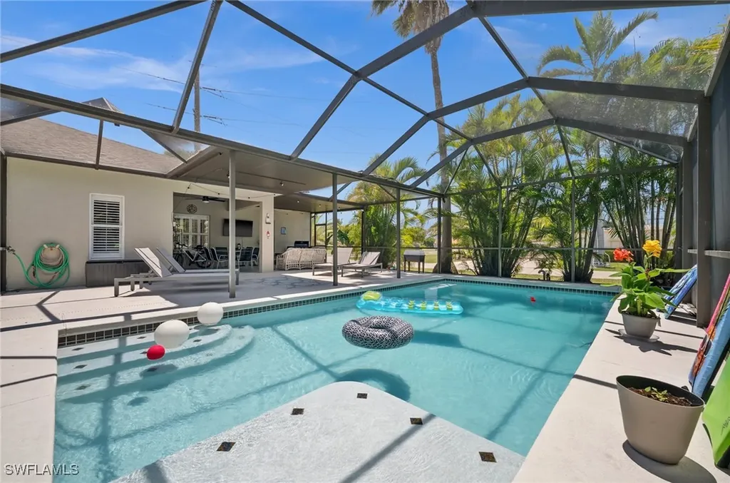 2017 Cape Coral Parkway W Cape Coral FL 33914