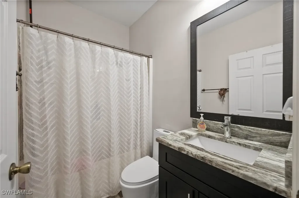 2017 Cape Coral Parkway W Cape Coral FL 33914
