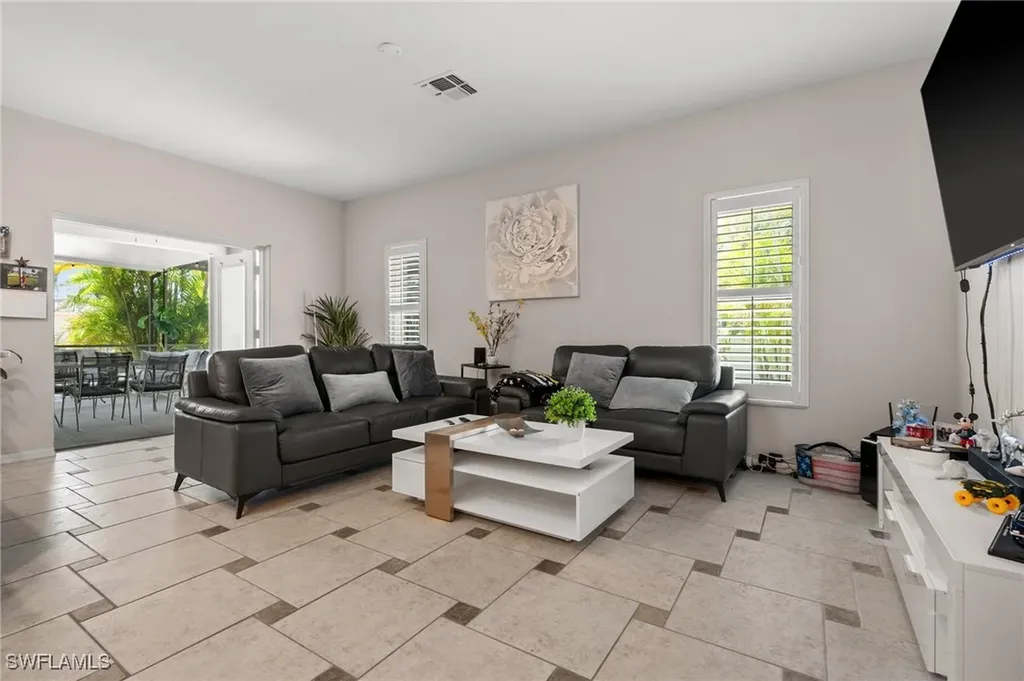 2017 Cape Coral Parkway W Cape Coral FL 33914
