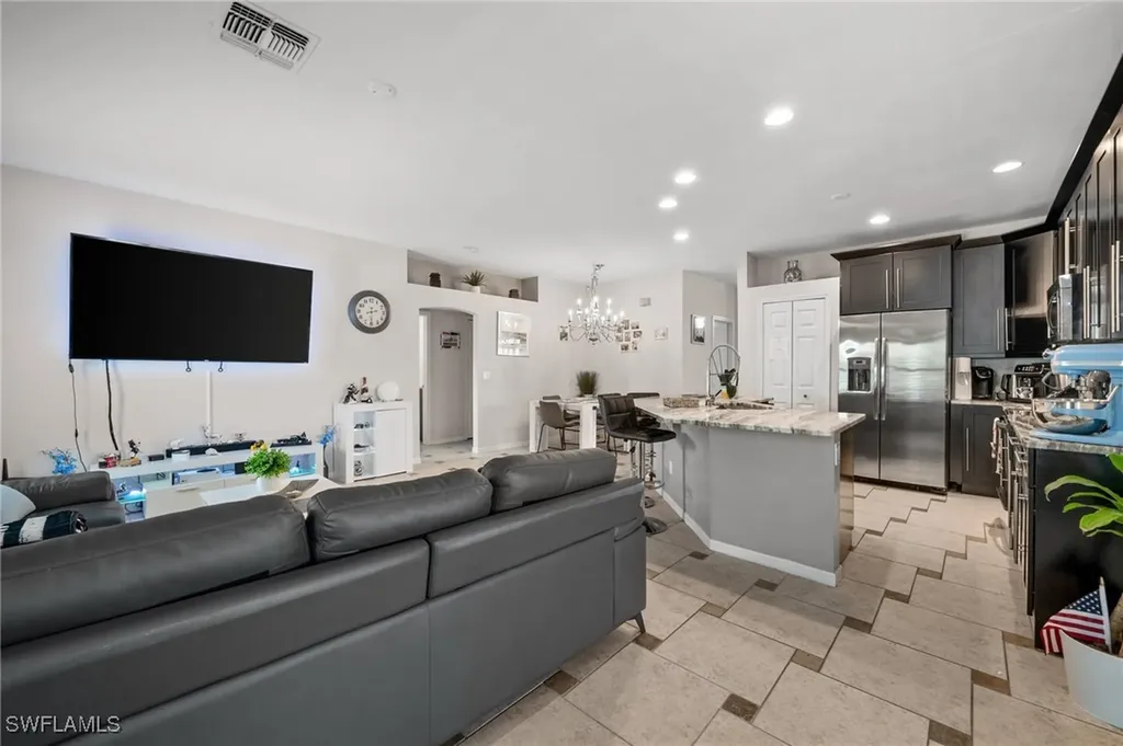 2017 Cape Coral Parkway W Cape Coral FL 33914