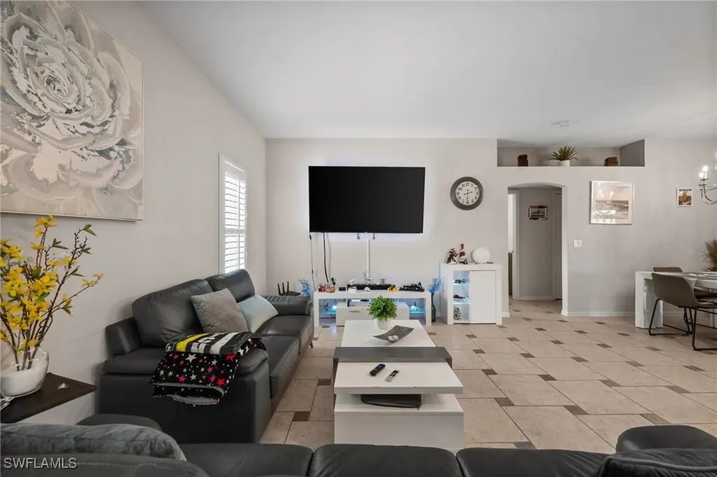 2017 Cape Coral Parkway W Cape Coral FL 33914