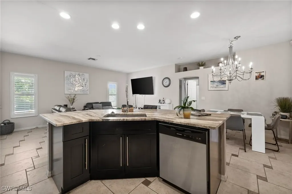 2017 Cape Coral Parkway W Cape Coral FL 33914